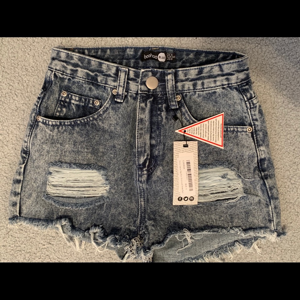 NWT Boohoo Petite Louisa High Rise Shorts